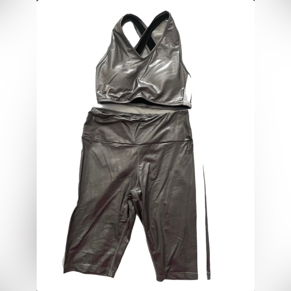 Electric Yoga Other - Electricyoga Set in Metallic Grey and White